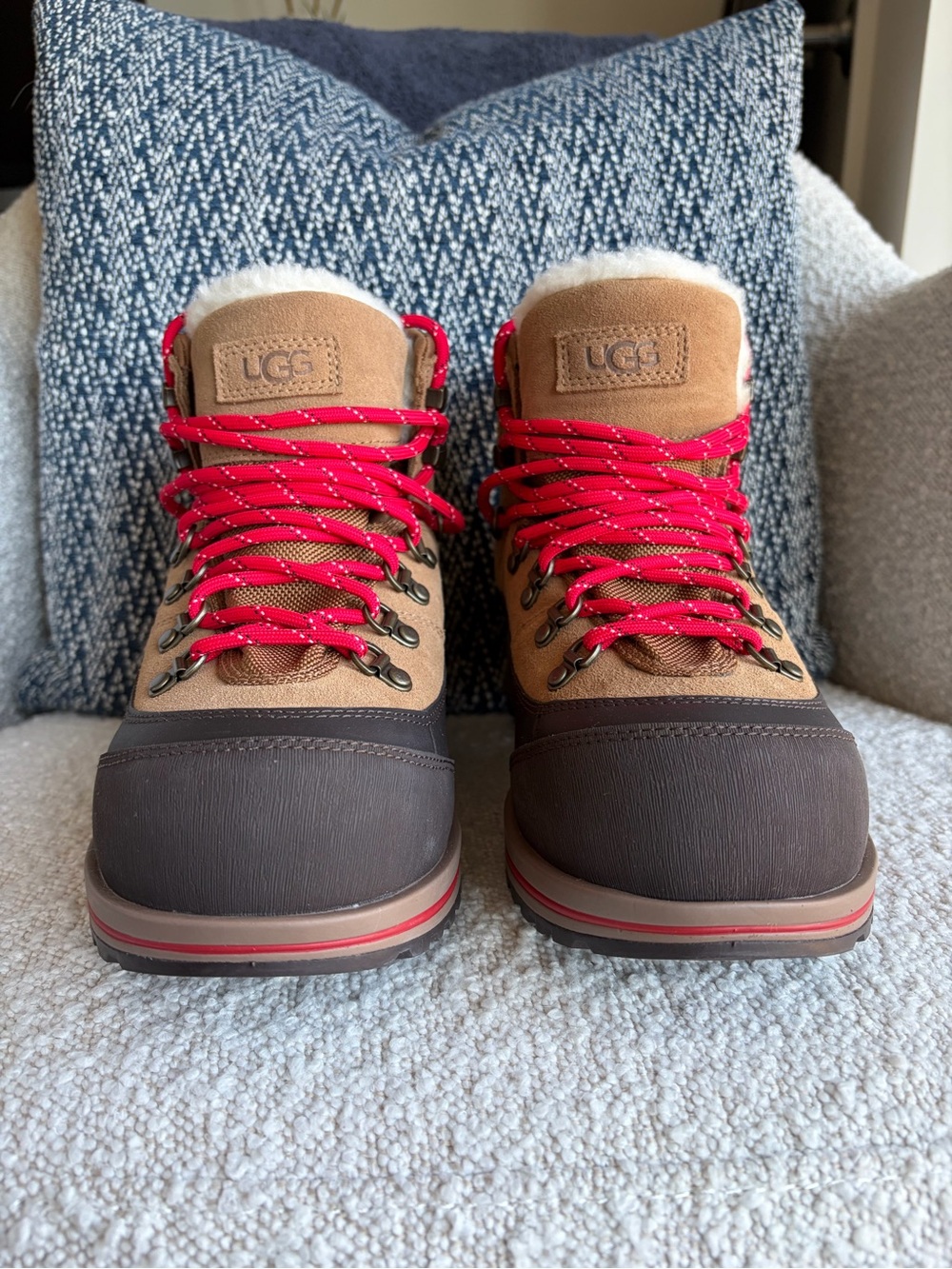 UGG Brecken Lace Boots~ size 7.5 - Picture 2 of 12